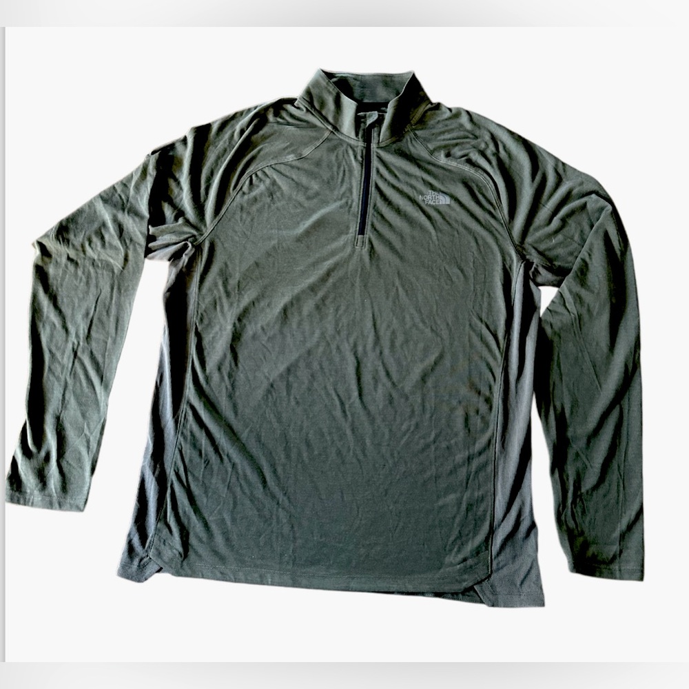 NWOT - The North Face Essential 1/4 Zip Pullover